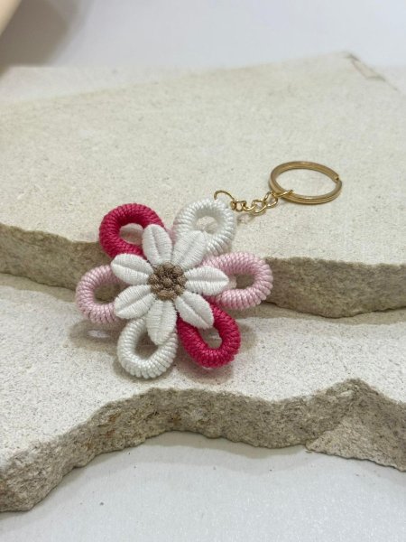 ميدالية مكرميه وردة ( زهري )