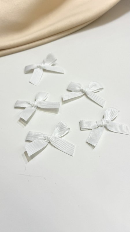 ببينونة قماش محزز ( ابيض )  عرض 1 سم