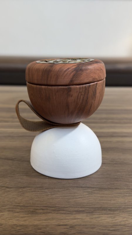 مباخر حجر (ابيض & بني ) & علبة pvc شفافة 10*7*7