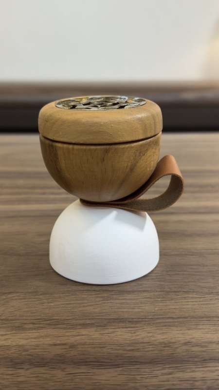 مباخر حجر (ابيض & عسلي ) & علبة pvc شفافة 10*7*7