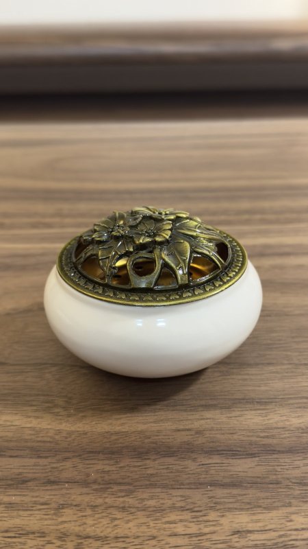 مباخر سيراميك ابيض ( 10*7 سم )