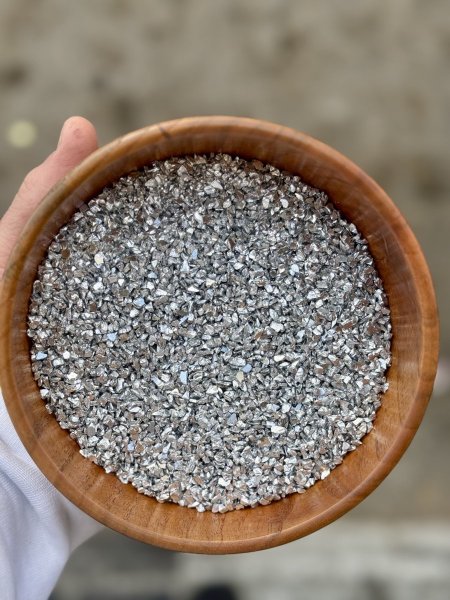 حجر عشوائي للزينة ( فضي )