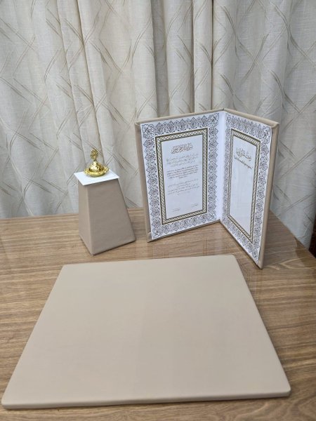 بكج العرسان ( جلد ) قاعدة لتقديم الدبل & كتاب البصمة & مبخرة