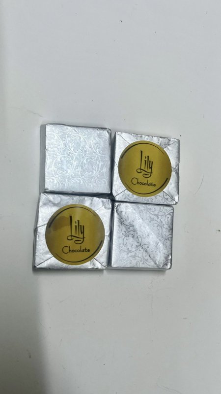 شوكلاتة (فضي) محشية مربع Lily